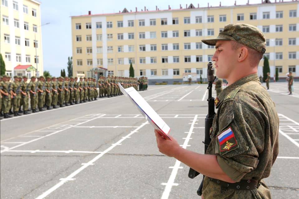 Военное дело новости. Военная присяга Украины 1992. ЮВО присяга. СКГМИ Военная Кафедра. 183 Учебный центр Ростов на Дону присяга 2021.